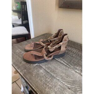 OTBT women's brown suede strappy sandals | Size 7